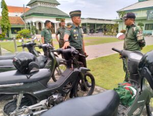 Letkol Arm Ketut Tinjau Kondisi Kendaraan Dinas Babinsa   
