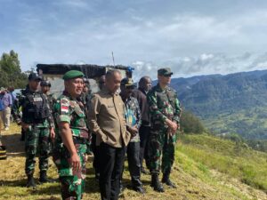 Satgas Yonif 721 Sambut Kunker Pj Gubernur Papua di Lanny Jaya