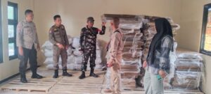 TNI-Polri di Lamongan Kawal Penerimaan Logistik dari KPUD