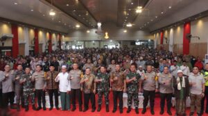 Mayjen TNI Rafael dan Kapolda Jatim Tinjau Pelaksanaan Bulan Bakti TNI di Sampang