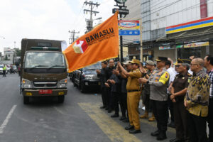 Pj Gubsu Bersama Forkopimda Sumut Lepas Tim Patroli Pengawasan dan Penertiban APK