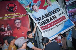 Minggu Tenang, Bobby Nasution Bersama KPU dan Bawaslu Medan Tertibkan Alat Peraga Kampanye