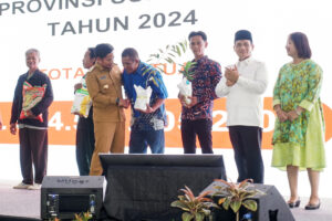Pj Gubsu Dampingi Mentan Serahkan Bantuan Pertanian Senilai Rp534 Miliar