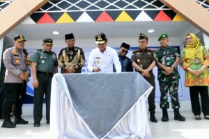 Pj Gubsu Resmikan Alun-alun Kota Padangsidimpuan