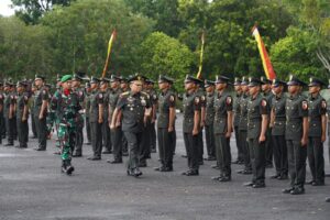 Mayjen TNI Rafael Granada Baay Lantik 102 Siswa Tamtama Menjadi Prajurit TNI AD