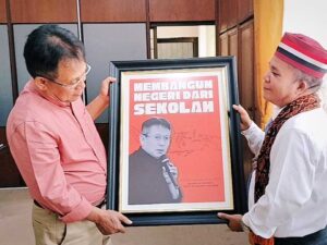 Prof Syawal Gultom Terima Penghargaan dari Lembaga Konsultasi Pendidikan Citra Sumut