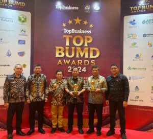 Pj Gubsu RaihTOP Pembina BUMD, Perumda Tirtanadi Raih TOP BUMD Awards 2024