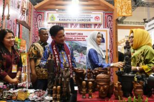 Kunjungi Seluruh Stan Asal Sumut di Inacraft 2024, Pj Gubsu Hassanudin Motivasi para Pengrajin