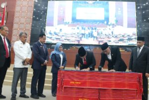 Pj Gubsu dan DPRD Sumut Setujui Penetapan Dua Ranperda Jadi Perda