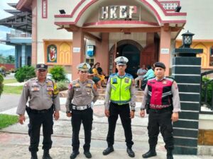 Amankan Ibadah Paskah, Personel Polres Labuhanbatu Jaga Gereja