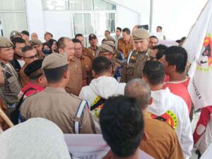 Dugaan Pungli di UKPBJ ULP Asahan, Puluhan Massa Geruduk Kantor Bupati dan Kejaksaan