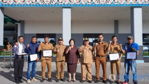 Bantu Pencarian Turis di Sipisopiso, Lima Warga Tongging Terima Penghargaan dari Bupati Karo