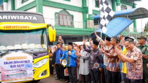 Wabup dan Forkopimda Lepas Keberangkatan Calhaj Asal Karo