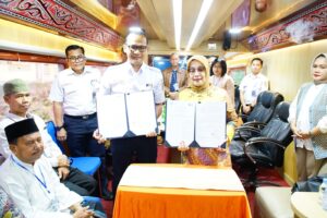Pemkab Labuhanbatu dan KAI Teken MoU Transportasi Jamaah Haji ke Medan