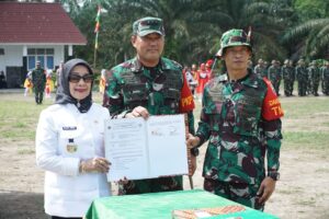 Plt Bupati Labuhanbatu Dampingi Danrem 022/PT Tutup TMMD Ke-120