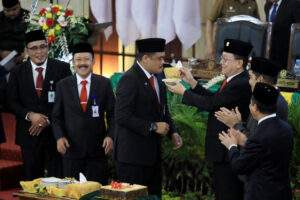 HUT ke-434 Kota Medan, Hasyim Suapi Kue Bobby Nasution