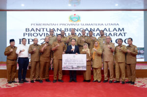 Pj Gubsu Fatoni Salurkan Bantuan Rp250 Juta Untuk Bencana Alam Sumbar