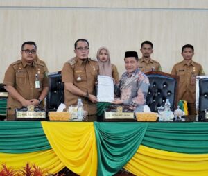 Walikota Medan Terima Hasil Penjelasan Ranperda Inisiatif DPRD Tentang Perubahan Perda Persampahan