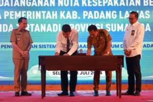 Pj Gubsu Saksikan MoU Penyediaan Air Minum Kabupaten Palas dengan Perumda Tirtanadi