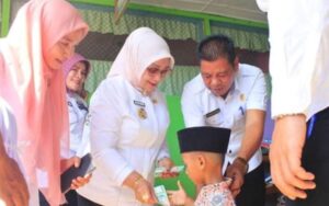 Peringati Hari Anak Nasional, Plt Bupati Labuhanbatu Serahkan KIA Anak-anak TK di Aekpaing