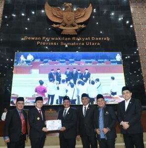 Pj Gubsu Agus Fatoni Sampaikan Ranperda LPJ APBD 2023 ke DPRD SU