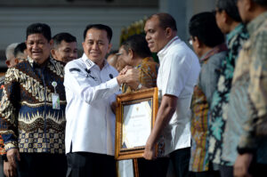 Pj Gubsu Agus Fatoni Luncurkan Dua Gerakan Serentak Guna Lindungi Pekerja Rentan