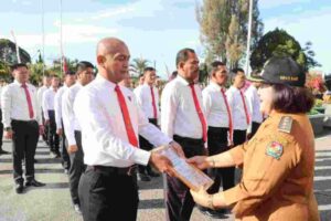 Puluhan Personil Satreskrim Polres Tanah Karo Terima Penghargaan dari Bupati Cory