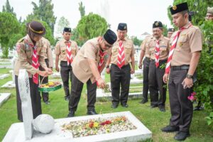 Pj Sekda Kota Medan Topan OP Ginting Pimpin Ziarah Makam Pahlawan Sambut Hari Pramuka