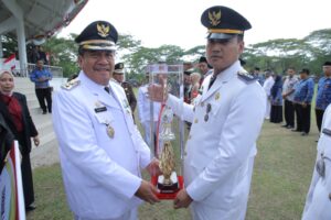Upacara Penurunan Bendera di Asahan Dirangkai Penyerahan Hadiah Lomba