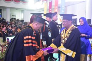 Lantik 1.680 Wisudawan Unimed, Prof Baharuddin Ucapkan Terima Kasih