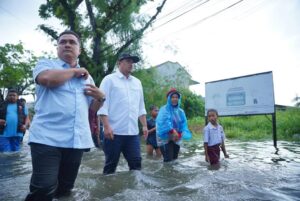 Medan Berkah Banjir Parah, Bobby Nasution Bersama Topan OP Ginting Terobos Banjir Kota Selutut