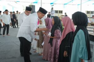 Tangis Haru Aisyah Terima Hadiah Umrah Dari Walikota Medan