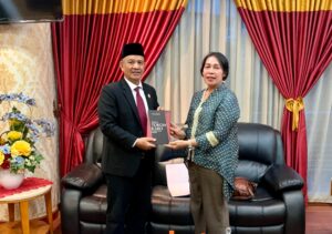 Ketua DPRD Sumut, Sutarto Terima Penulis Buku Seratus Tokoh Karo Kompilasi Profil Inspiratif