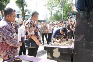 Bobby Nasution Resmikan Patung DL Sitorus di Lahan Taman Cadika Medan