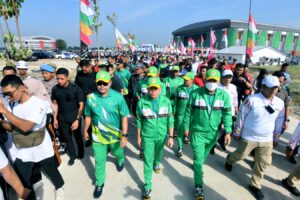 Jalan Santai Bersama Ribuan Masyarakat, Pj Gubsu Agus Fatoni Ajak Jadi Pelaku Sejarah Sukseskan PON XXI