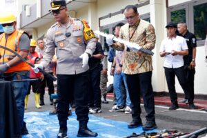 Plt Walikota Medan Hadiri Pemusnahan Barang Sajam dan Pengembalian Kereta Curian