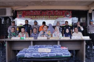 Polisi Tangkap Pasutri Pembawa 25 Kg Sabu di Asahan