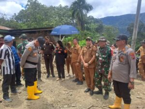 Forkopimda Karo Tinjau Lokasi Banjir dan Longsor di Juhar