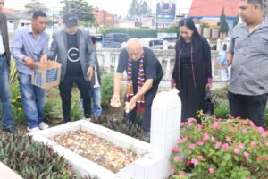 Peringati Hari Pahlawan, Ketua Pembina MKBI Barata Brahmana Tabur Bunga di Makam Pahlawan