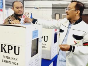 Monitoring Pilkada ke Daerah, Ilyas Sitorus Gunakan Hak Pilih di TPS 3 Komplek Inalum
