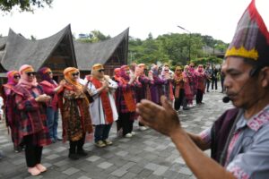 PKK Sumut Ajak PKK Sumsel Nikmati Keindahan Danau Toba