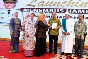 Buku Sekdaprovsu Perempuan Pertama R Sabrina Diluncurkan