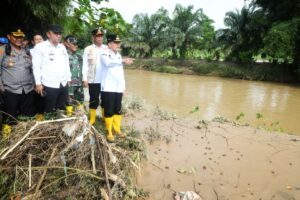 Antisipasi Banjir Pj Gubsu Akan Perkuat dan Tinggikan Tanggul Sungai di Patumbak