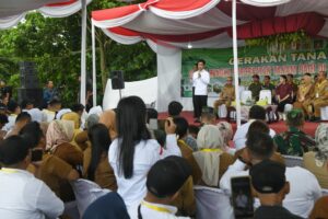 Pj Sekdaprovsu Dan Mentan Dampingi Wapres Gibran Dialog dengan Petani di Langkat