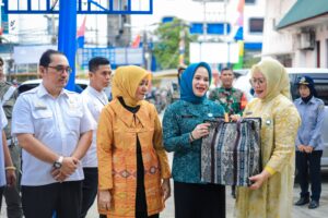 Tim Supervisi TP PKK Medan Kunjungi Kelurahan Gang Buntu Paparkan Metode Pola Asuh Anak dan Remaja