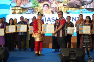 Event Gelar Melayu Serumpun Sukses, Walikota Medan Terima Penghargaan dari Gubsu