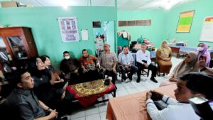 Viral di Medan Guru Suruh Siswa Duduk di Lantai, Komisi II DPRD Kunjungi Sekolah Abdi Sukma