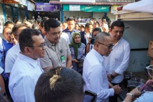 Bobby Nasution Dampingi Menko Bidang Pangan dan Mendag, Tinjau Harga Bahan Pokok di Pasar Sei Sikambing