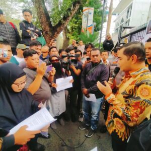 Demo di DPRD Sumut, Puluhan Casis TNI AD Korban Penipuan, Rugi Hingga Rp37 Miliar