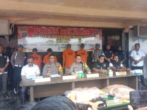 Mantan Perwira TNI AL Berondong Polisi dengan Tembakan